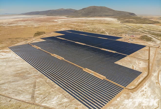 Caminos internos estabilizados con geomalla biaxial en Planta Solar Fotovoltaica Oruro, Bolivia